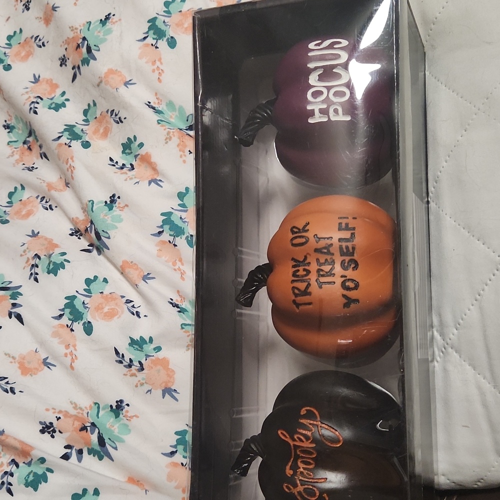 BNIB Huntington Home 3 pk Halloween decor pumpkins.